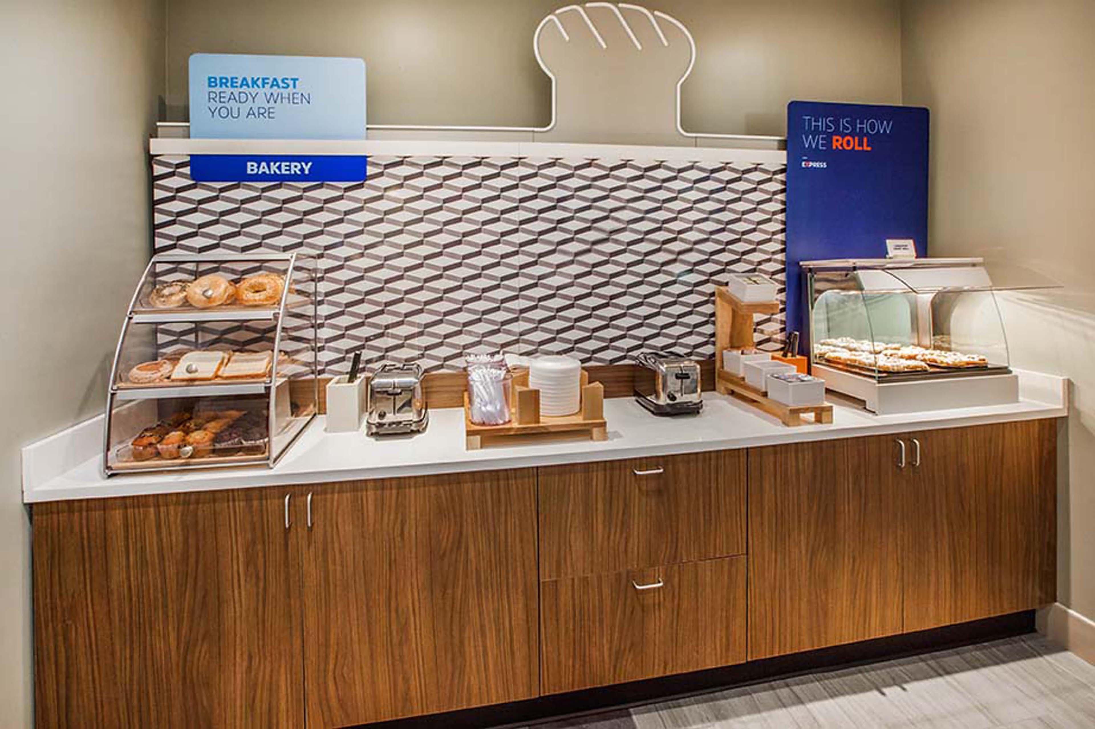 Holiday Inn Express Hotel & Suites - Dubuque West By Ihg Εξωτερικό φωτογραφία