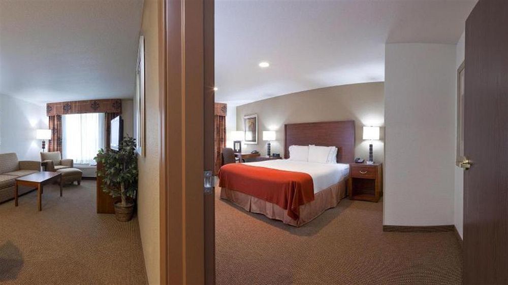 Holiday Inn Express Hotel & Suites - Dubuque West By Ihg Εξωτερικό φωτογραφία